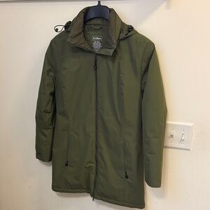 L.L. Bean winter Women’s hooded Green Jacket